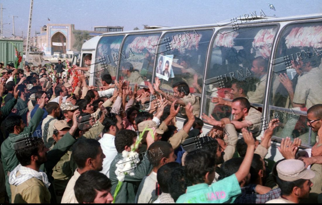 آزادگان عزیزسهم شما از شهدا کمتر نیست چقدر سرافرازانه ایستادگی کردید