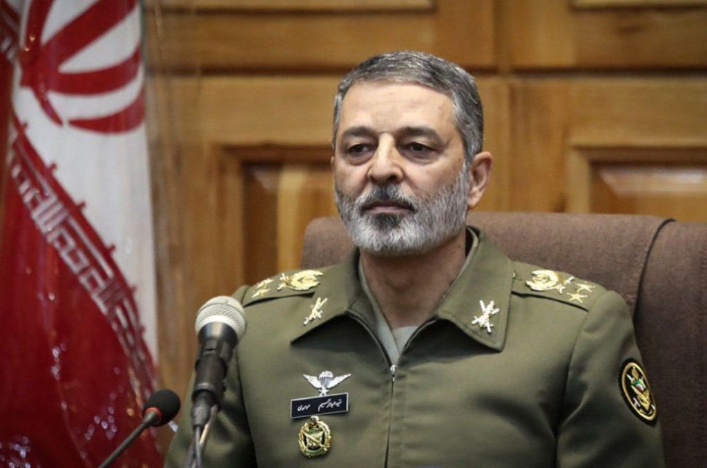 فرمانده کل ارتش: وابستگی در تامین تجهیزات دفاعی نداریم/نشاط وزندگی