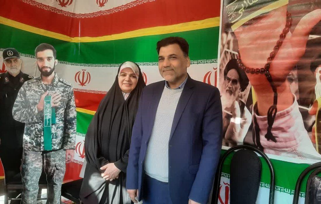 حضورخانوادگی مدیرمسئول ودبیرپایگاه خبری نشاط وزندگی در راهپیمایی ۲۲ بهمن