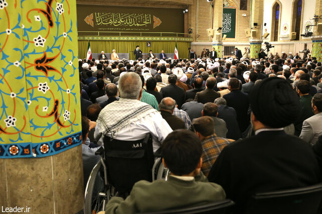 مقام معظم رهبری: تشکر واقعی از ملت ادامه تلاش بی‌وقفه مسئولان برای حل مشکلات است