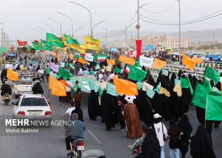 شادپیمایی ۷ کیلومتری قمی ها از حرم حضرت معصومه (س) تا مسجد جمکران