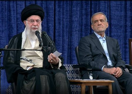رهبرانقلاب:هیچ مسئله داخلی را نباید متوقف به موضوع خارجی کرد