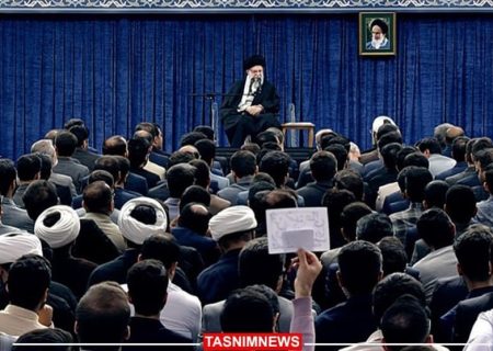 مقام معظم رهبری: مهمترین وظیفه نخبگان ایجاد یک خیزش و نهضت جدید علمی است.