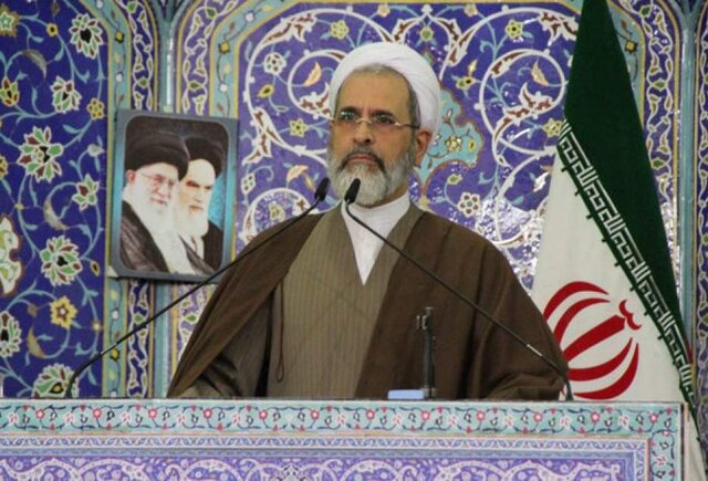 امام جمعه قم: جزایر سه گانه ایران غیر قابل مذاکره است/ تسلیم هیچ توطئه‌ای نخواهیم شد