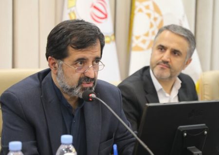 استاندار قم در جمع مدیران بانک‌های استان: بانک‌ها را مکلف نمی‌کنیم، همکاری آن‌ها را می‌طلبیم