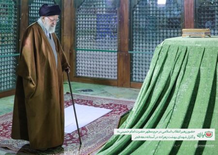 حضور رهبر انقلاب اسلامی در حرم مطهر حضرت امام خمینی (ره)