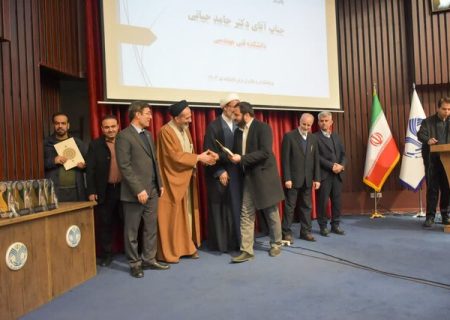رئیس جهاد دانشگاهی قم به عنوان پژوهشگر برتر هیات علمی انتخاب شد
