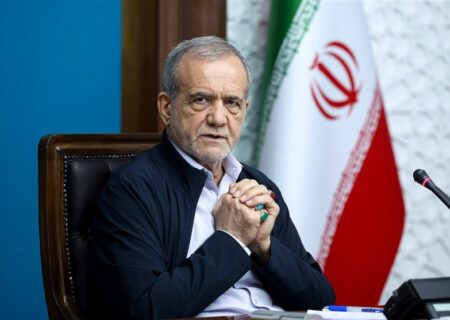 پزشکیان: اگر همه با هم باشیم آمریکا نمی‌تواند کاری ازپیش ببرد