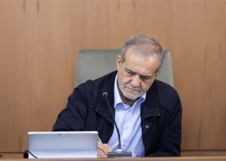 رئیس جمهور: خبرنگار، فرمانده خط مقدم دفاع از حقیقت است