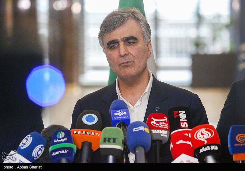 فرزین در واکنش به اسنپبک: سیاست ارزی ثابت میماند/ حضور پررنگتر بانک مرکزی در بازار طلا