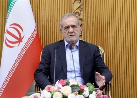 پزشکیان: دشمن خوابش را ببیند که بتواند ملت ایران زمین‌گیر کند/ تهدید و تحریم اثر ندارد