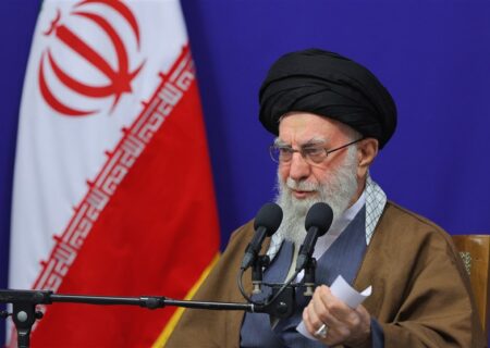 امام خامنه‌ای: مرحوم آقای نائینی فقیه استثنائی و استوانه رفیع حوزه کهن نجف است