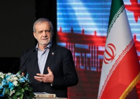 پزشکیان: پرستاران خط مقدم مبارزه با بیماری‌ها و حفظ سلامت جامعه هستند