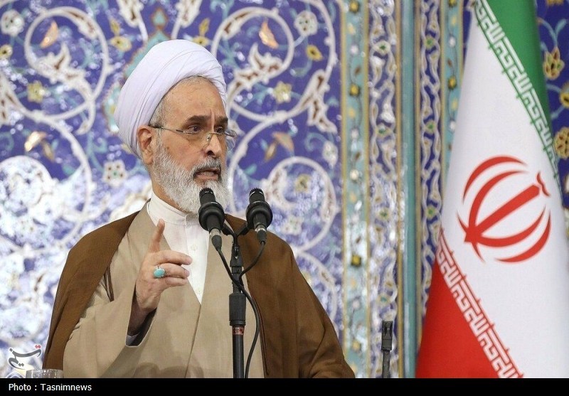 امام جمعه قم: هضم ملت‌ها در نظام سلطه از تهدیدهای فضای مجازی است