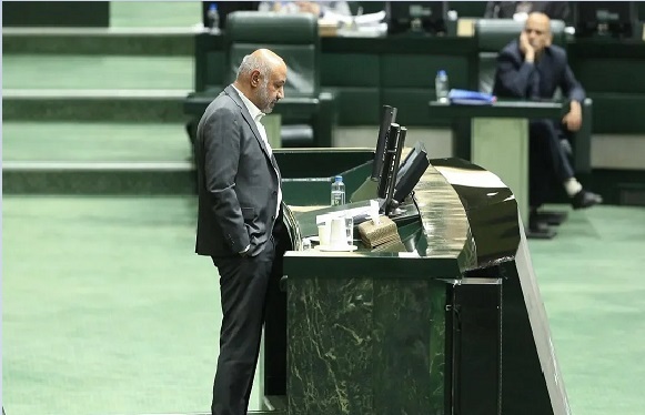 اعتراضات پرستاران، لرزه بر صندلی وزیر کار انداخت! / شمارش معکوس برای استیضاح میدری