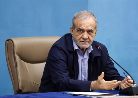 پزشکیان: توسعه ناوگان عمومی و تکمیل کریدورهای ریلی در اولویت است