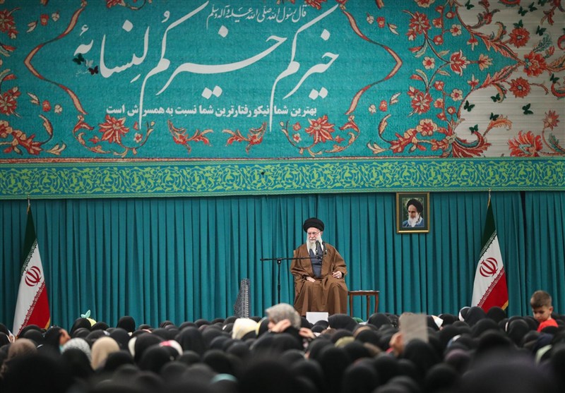 امام خامنهای: زن، کارگزار خانه نیست، مدیر است