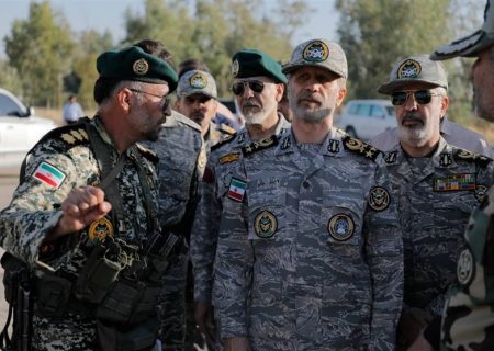 فرمانده‌کل ارتش: به هر شرارتی با قاطعیت پاسخ خواهیم داد