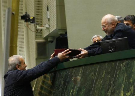 پزشکیان لایحه بودجه ۱۴۰۵ را تقدیم مجلس کرد