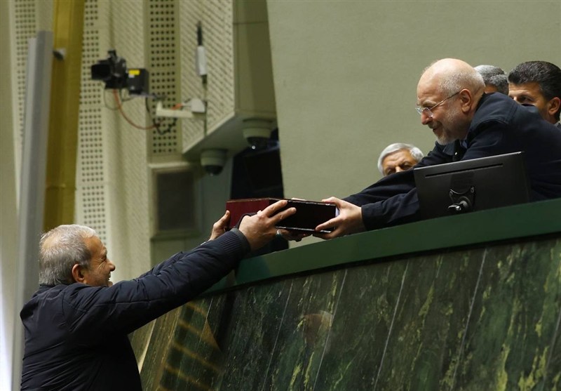 پزشکیان لایحه بودجه ۱۴۰۵ را تقدیم مجلس کرد