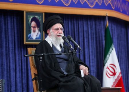 رهبر انقلاب: با معترض حرف می‌زنیم؛ اغتشاشگر را باید سر جایش نشاند