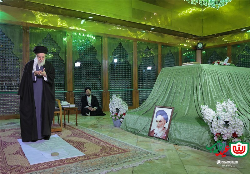 صبح امروز؛ حضور امام خامنهای در مرقد بنیانگذار انقلاب اسلامی