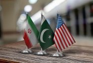 متن یادداشت تفاهم اسلامآباد بین جمهوری اسلامی ایران و آمریکا ۲۷ خرداد ۱۴۰۵ – ۲۲:۴۶ اخبار سیاسی اخبار سیاست ایران متن یادداشت تفاهم اسلامآباد بین جمهوری اسلامی ایران و آمریکا متن کامل یادداشت تفاهم اسلامآباد بین جمهوری اسلامی ایران و آمریکا به طور رسمی منتشر شد. به گزارش تسنیم، متن کامل یادداشت تفاهم ایران و آمریکا (موسوم به تفاهمنامه اسلام آباد) به شرح ذیل است: جمهوری اسلامی ایران و ایالات متحده آمریکا، به طور مشترک و با حسن نیت، در تاریخ ۲۸ خرداد ۱۴۰۵ نسبت به موارد زیر توافق کردند: ۱٫ جمهوری اسلامی ایران و ایالات متحده آمریکا و متحدین آنها در جنگ حاضر، با امضای این یادداشت تفاهم خاتمه فوری و دائمی عملیاتهای نظامی را در تمامی جبههها، از جمله در لبنان، اعلام کرده و تعهد میکنند از این پس هیچ جنگ یا هیچ عملیات نظامی علیه یکدیگر آغاز نکنند و از تهدید یا استفاده از زور علیه یکدیگر خودداری کنند و تمامیت ارضی و حاکمیت لبنان را تضمین کنند. توافق نهایی خاتمه دائمی جنگ در تمامی جبههها، از جمله در لبنان، و بقیه مفاد این بند را تایید خواهد کرد. ۲٫ جمهوری اسلامی ایران و ایالات متحده آمریکا متعهد میشوند که به حاکمیت و تمامیت ارضی یکدیگر احترام بگذارند و از مداخله در امور داخلی یکدیگر خودداری کنند. ۳٫ جمهوری اسلامی ایران و ایالات متحده آمریکا به انجام مذاکرات و حصول به یک توافق نهایی در مدت حداکثر ۶۰ روز، قابل تمدید با رضایت طرفین، متعهد میشوند. ۴٫ بلافاصله با امضای این یادداشت تفاهم، ایالات متحده آمریکا شروع به رفع محاصره دریایی خود و هرگونه مزاحمت یا ممانعت علیه جمهوری اسلامی ایران میکند، و ظرف ۳۰ روز به محاصره دریایی به طور کامل خاتمه خواهد داد. در طول این مدت، تردد کشتیها متناسب با تعداد ترافیک قبل از جنگ که از سوی جمهوری اسلامی ایران برقرار میشود، خواهد بود. ایالات متحده آمریکا همچنین متعهد میشود تا ظرف ۳۰ روز پس از توافق نهایی، نیروهای نظامی خود را از حوزه پیرامونی جمهوری اسلامی ایران خارج کند. ۵٫ با امضای این یادداشت تفاهم، جمهوری اسلامی ایران ترتیباتی را با حداکثر تلاش خود برای عبور ایمن کشتیهای تجاری، بدون هزینه فقط برای ۶۰ روز، از خلیج فارس به دریای عمان و بالعکس، اتخاذ خواهد کرد. تردد کشتیهای تجاری بلافاصله آغاز، و با توجه به ضرورت رفع موانع فنی و نظامی و مینزدایی توسط جمهوری اسلامی ایران، ظرف ۳۰ روز برقرار خواهد شد. جمهوری اسلامی ایران با سلطنت عمان برای تعیین اداره آینده و خدمات دریایی در تنگه هرمز، مطابق با حقوق بین الملل قابل اجرا و حقوق حاکمیتی کشورهای ساحلی تنگه هرمز، گفتگو خواهند کرد و با دیگر کشورهای ساحلی خلیج فارس نیز تبادل نظر میکنند. ۶٫ ایالات متحده آمریکا متعهد میشود، با شرکای منطقهای خود، برای بازسازی و توسعه اقتصادی جمهوری اسلامی ایران یک برنامه قطعی مورد توافق طرفین را با تامین حداقل ۳۰۰ میلیارد دلار ایجاد کند. سازوکار اجراییسازی این برنامه، به عنوان بخشی از توافق نهایی ظرف ۶۰ روز نهایی خواهد شد. تمامی تائیدیهها، اسقاطیهها و مجوزهای مورد نیاز برای تراکنشهای مالی مربوطه توسط ایالات متحده آمریکا ارائه خواهد شد. ۷٫ ایالات متحده آمریکا متعهد میشود به تمامی انواع تحریمها علیه جمهوری اسلامی ایران، از جمله قطعنامههای شورای امنیت سازمان ملل متحد، قطعنامههای شورای حکام آژانس بینالمللی انرژی اتمی، و تمامی تحریمهای یکجانبه آمریکا، اعم از اولیه و ثانویه، برابر یک برنامه زمانی مورد توافق به عنوان بخشی از توافق نهایی، خاتمه دهد. جمهوری اسلامی ایران و ایالات متحده آمریکا به اهمیت اساسی موضوع خاتمه تحریمها که در بالا ذکر شده است اذعان دارند و قصد خود را برای رسیدگی فوری به این موضوعات در مذاکرات، به منظور دستیابی به توافق متقابل در مورد آنها اظهار میکنند. ۸٫ جمهوری اسلامی ایران مجدداً تایید میکند که سلاح هستهای تولید یا ابتیاع نخواهد کرد. جمهوری اسلامی ایران و ایالات متحده آمریکا موافقت کردهاند که وضعیت مواد غنیشده ذخیره شده را از طریق یک سازوکار مورد توافق طرفین و مطابق با برنامه زمانی مندرج در بند ۷، حداقل به شیوه رقیقسازی در محل، تحت نظارت آژانس بینالمللی انرژی اتمی، حل و فصل کنند. دو طرف همچنین موافقت میکنند تا در مورد موضوع غنیسازی، و دیگر موضوعات مورد توافق دو طرف مرتبط با نیازهای هستهای جمهوری اسلامی ایران، بر اساس یک چارچوب رضایتبخش که در توافق نهایی مورد موافقت قرار خواهد گرفت، بحث کنند. توافق نهایی مفاد این بند را تایید خواهد کرد. جمهوری اسلامی ایران و ایالات متحده آمریکا به اهمیت اساسی موضوعات هستهای ذکرشده در بالا اذعان دارند و قصد خود را برای رسیدگی فوری به این موضوعات در مذاکرات، به منظور دستیابی به توافق متقابل در مورد آنها اظهار میکنند. ۹٫ جمهوری اسلامی ایران و ایالات متحده آمریکا موافقت میکنند که تا زمان توافق نهایی وضعیت موجود را حفظ کنند؛ جمهوری اسلامی ایران وضع موجود را در برنامه هستهای خود حفظ خواهد کرد، و ایالات متحده آمریکا هیچ تحریمهای جدیدی علیه ایران وضع نخواهد کرد و نیروهای نظامی بیشتری را در منطقه مستقر نخواهد کرد. ۱۰٫ ایالات متحده آمریکا متعهد میشود بلافاصله با امضای این یادداشت تفاهم و تا زمان خاتمه تحریمها، اسقاطیههای وزارت خزانهداری را برای صادرات نفت خام ایران، محصولات پتروشیمی و مشتقات آنها، و تمامی خدمات مرتبط شامل تراکنشهای بانکی، بیمهها، حمل و نقل و غیره صادر کند. ۱۱٫ ایالات متحده آمریکا متعهد میشود تا وجوه و داراییهای محدود یا مسدود شده جمهوری اسلامی ایران را با اجرای این یادداشت تفاهم به طور کامل برای استفاده در دسترس قرار دهد. ایالات متحده آمریکا و جمهوری اسلامی ایران در مورد روال مربوط به آزادسازی این وجوه در طول مذاکرات، به صورت دوجانبه توافق میکنند. این وجوه، چه در حساب اصلی نگهداری شوند و چه منتقل شوند، برای پرداخت به هر ذینفع نهایی که توسط بانک مرکزی جمهوری اسلامی ایران تعیین میشود، باید به طور کامل قابل استفاده شوند. ایالات متحده آمریکا متعهد میشود که تمامی تاییدیه ها و مجوزهای لازم را در این رابطه صادر کند. ۱۲٫ جمهوری اسلامی ایران و ایالات متحده آمریکا موافقت میکنند تا یک سازوکار اجرایی برای نظارت بر اجرای موفق این یادداشت تفاهم و پایبندی آتی به توافق نهایی تشکیل شود. ۱۳٫ پس از امضای این یادداشت تفاهم و منوط به شروع اجرای بندهای ۱، ۴، ۵، ۱۰ و ۱۱ این یادداشت تفاهم و تداوم اجرای این اقدامات، جمهوری اسلامی ایران و ایالات متحده آمریکا مذاکرات درخصوص توافق نهایی را منحصرا در مورد بقیه بندها آغاز خواهند کرد. ۱۴٫ توافق نهایی با یک قطعنامه الزامآور شورای امنیت سازمان ملل متحد تایید خواهد شد. (امضاء) از طرف دولت جمهوری اسلامی ایران تاریخ (امضاء) از طرف دولت ایالات متحده آمریکا تاریخ ( امضاء) در حضور میانجی از طرف دولت جمهوری اسلامی پاکستان تاریخ