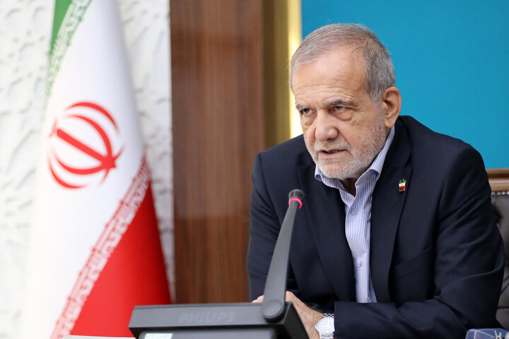 پزشکیان: با دشمن میجنگیم تا زیر بار ظلم نرویم
