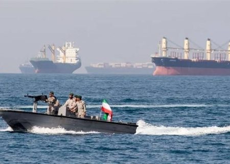 منبع آگاه: تنگه هرمز با تفاهم ایران و عمان باز نمی‌شود