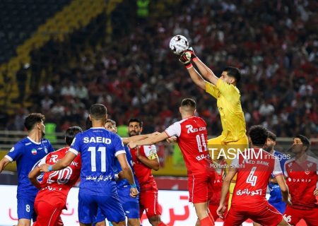 تقسیم امتیاز استقلال و پرسپولیس؛ دربی تمام جذاب در نصف جهان