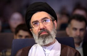پاسخ رهبرانقلاب به نامه دانشجویان:تا رسیدن به قلّه‌های پیشرفت هم‌عهدیم